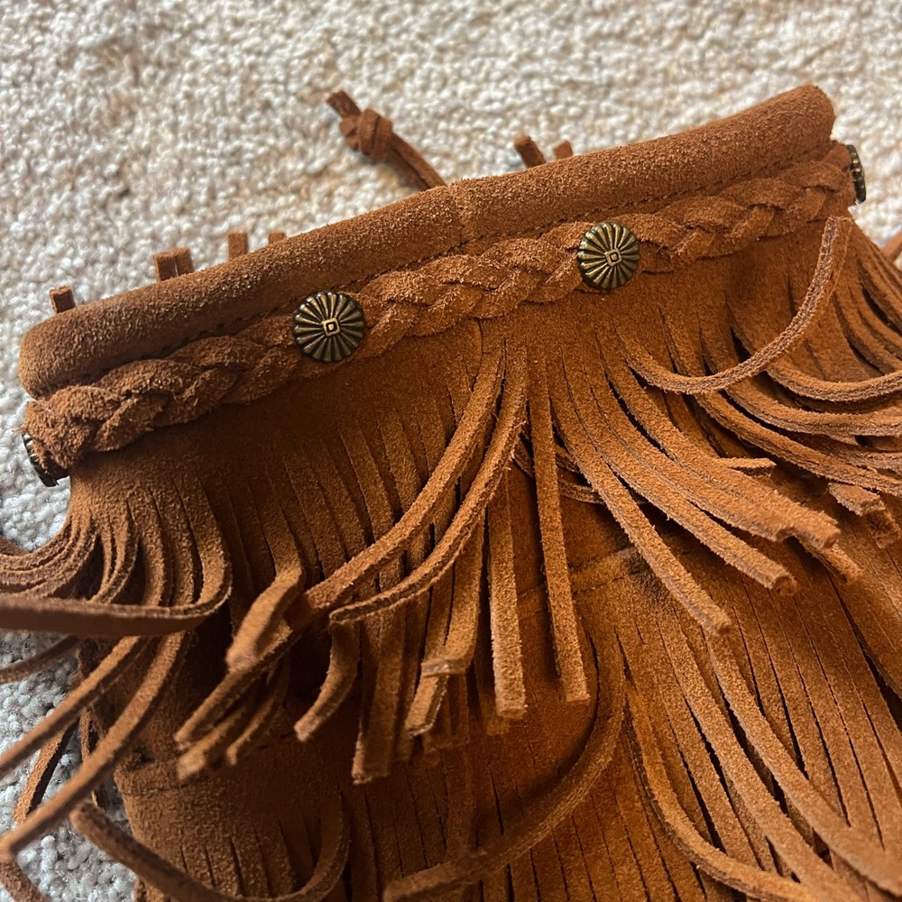 Minnetonka 5 Layer Fringe Boots - Size 6 - image 2